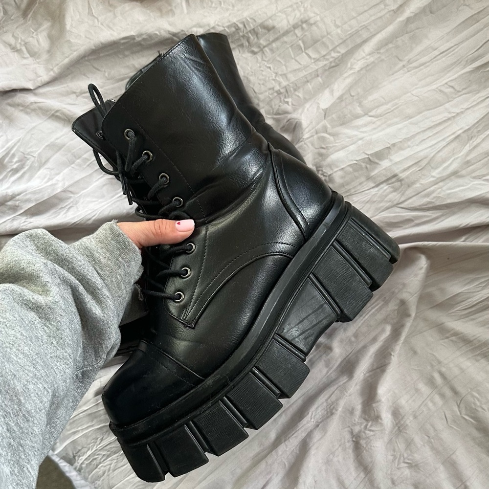 Nasty Gal chunky faux leather boots - Picture 3 of 10